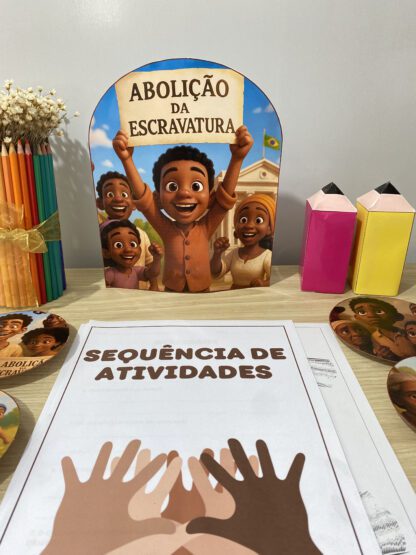 Luva de História + Atividades - Abolição da Escravatura no Brasil