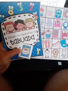 Álbum de figurinhas da tabuada