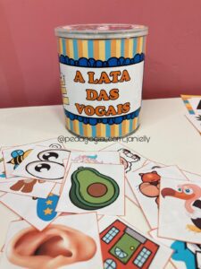 ARQUIVO – A LATA DAS VOGAIS