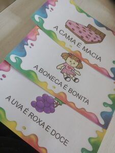 Frases ilustradas com sílabas simples