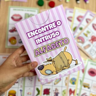 Encontre o intruso Alfabeto