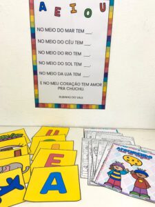 ✨ Aprendendo com as vogais