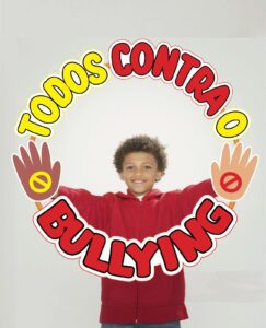 ARQUIVO – BAMBOLÊ PARA FOTO COMBATE AO BULLYING