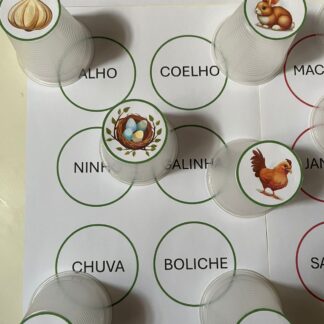 Atividade Lúdica com Copinhos