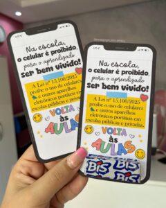 ARQUIVO – LEMBRANCINHA USO DOS CELULARES NAS ESCOLAS