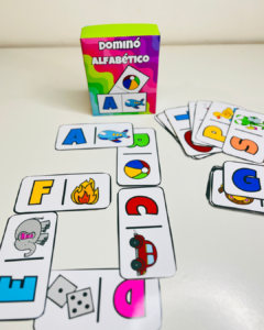Dominó Alfabético – Aprendizado Divertido e Eficiente