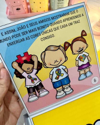 📦💙 História na Caixa - O Mundo Colorido de João 🌍✨| Dia Mundial de Conscientização do Autismo - Image 5