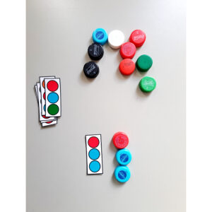 JOGO DAS CORES COM TAMPINHAS