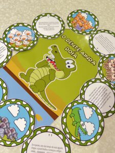 🦷🐊 Luva Interativa – “E o Dente Ainda Doía”! 🎭📖
