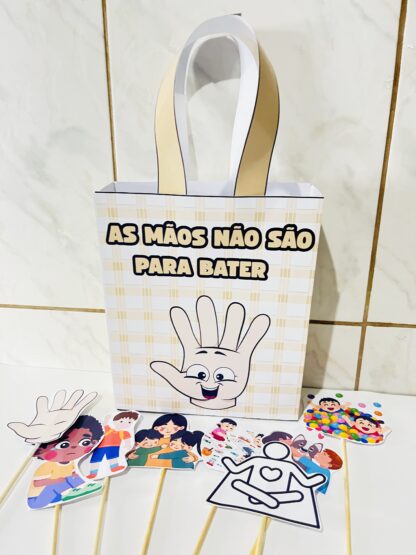 Sacolinha Teatral AS MÃOS NÃO SÃO PARA BATER