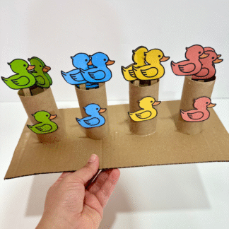 Recurso Patinho colorido no palito para trabalhar cores com turmas da Educação Infantil.