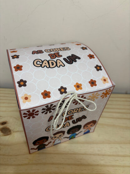 História na caixa As cores de cada um