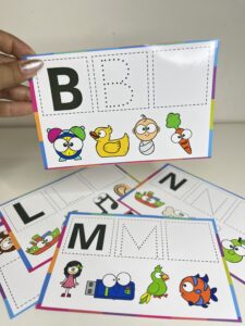 Alfabeto Tracejado com Imagens – Escrita e Fonologia