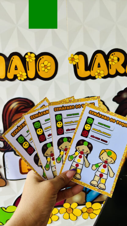 Painel Maio laranja, coroa e atividades PROMOÇÃO