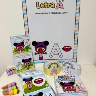 KIT HISTÓRIA NA CAIXA E CARTAZ LETRA “A”
