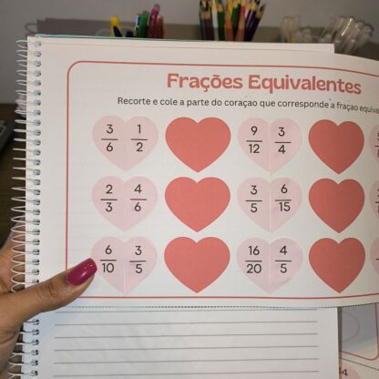 Coração das Frações Equivalentes – Recorte, Cole e Aprenda! - Imagem 7