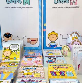 Combo Super Kits Histórias na Caixa e Cartazes Letras do Alfabeto