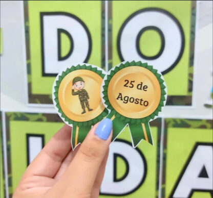 KIT DIA DO SOLDADO - PAINEL, BINÓCULO, PALITOCHES, MEDALHA E SEQUENCIA DIDÁTICA. - Imagem 6