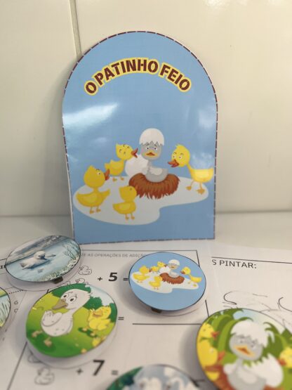 HISTÓRIA NA LUVA PATINHO FEIO