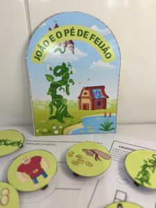 HISTÓRIA NA LUVA JOÃO PE DE FEIJÃO