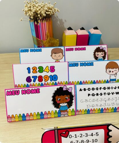 arquivo volta as aulas, arquivo digital volta às aulas, arquivo pedagógico digital volta às aulas, crachá volta as aulas pdf, arquivo crachá de mesa para imprimir , crachá de mesa para imprimir educação infantil, arquivo digital pedagógico crachá de mesa, arquivo lembrancinhas volta as aulas, arquivo digital lembrancinhas volta as aulas, lembrancinhas volta as aulas pdf, recurso pedagógico volta às aulas, arquivo crachá de mesa pdf, recursos para educação infantil, recurso para volta às aulas, recurso pedagógico para volta às aulas