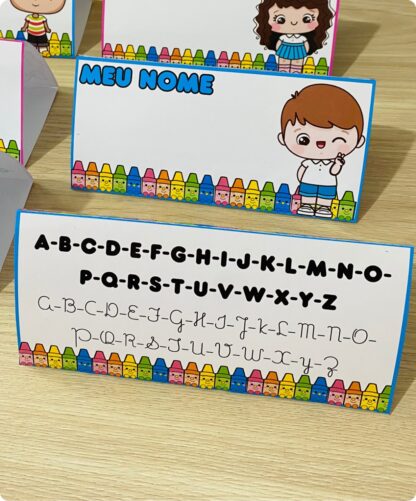 arquivo volta as aulas, arquivo digital volta às aulas, arquivo pedagógico digital volta às aulas, crachá volta as aulas pdf, arquivo crachá de mesa para imprimir , crachá de mesa para imprimir educação infantil, arquivo digital pedagógico crachá de mesa, arquivo lembrancinhas volta as aulas, arquivo digital lembrancinhas volta as aulas, lembrancinhas volta as aulas pdf, recurso pedagógico volta às aulas, arquivo crachá de mesa pdf, recursos para educação infantil, recurso para volta às aulas, recurso pedagógico para volta às aulas