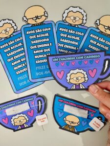 Lembrancinha Dia dos Avós – Amor que cabe num chá e num marcador de página!