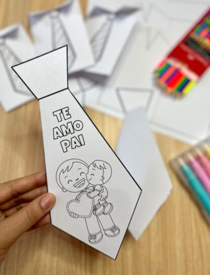O arquivo Cartões Dia dos Pais inclui os seguintes cartões para colorir: - Imagem 6