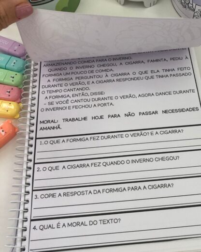 A CIGARRA E A FORMIGA 3D - Imagem 4
