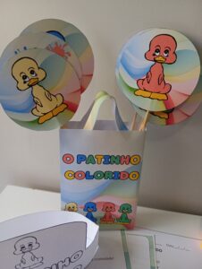 SACOLA MUSICAL – O PATINHO COLORIDO