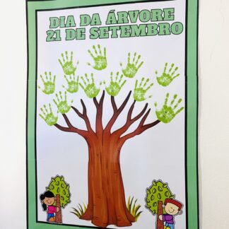 Painel dia da árvore pintura com as mãos