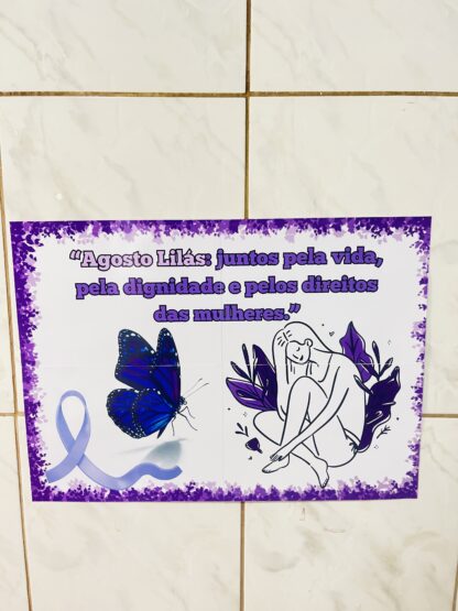 Painel agosto lilás